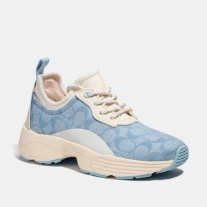 Chambray
C270 Tech Runner